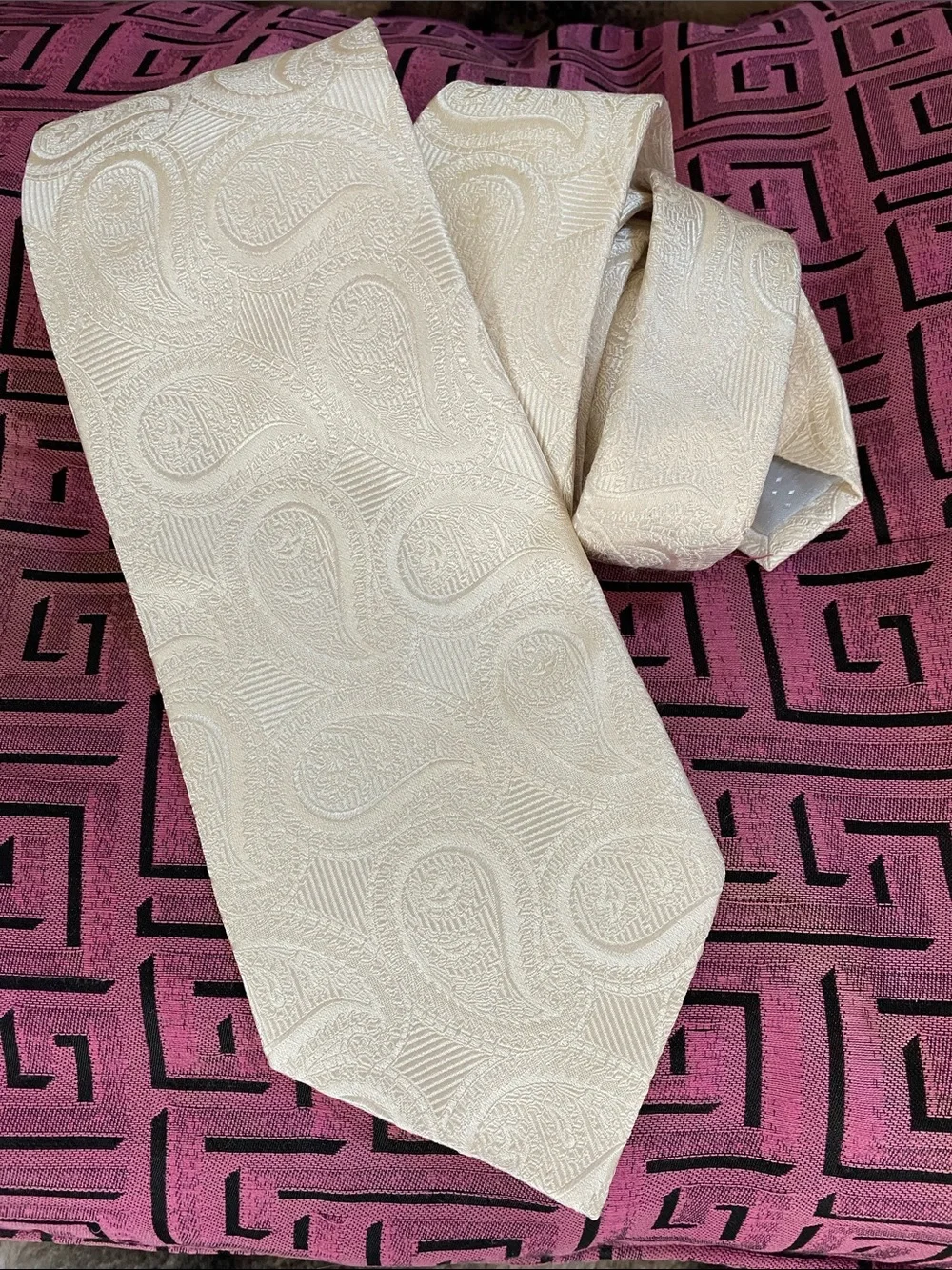 💯 Silk Hand Made In Italy 🇮🇹 Creamy Textured Shimmer Paisley Luxury Tie